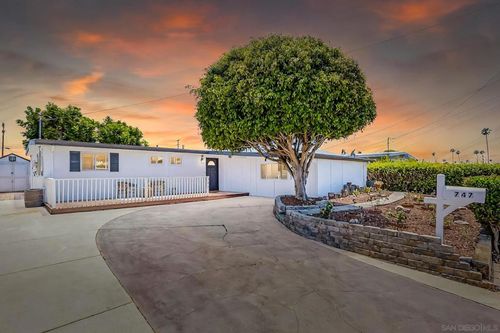 747 Holly Ave, Imperial Beach, CA, 91932-3420 | Card Image