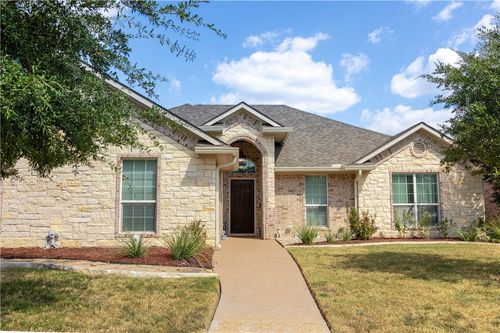 909 Princess Diana Dr, McGregor, TX, 76657-4088 | Card Image