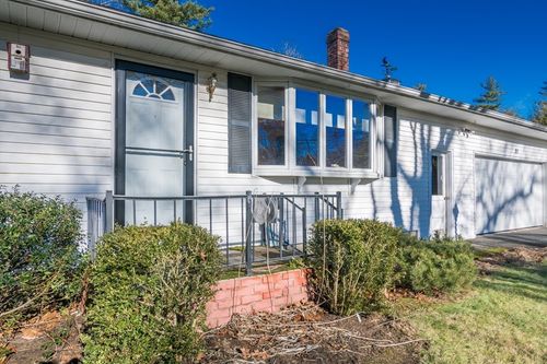 27 Lunt Dr, Greenfield, MA, 01301-9716 | Card Image