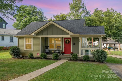 501 Seldon Dr, Charlotte, NC, 28216-5227 | Card Image