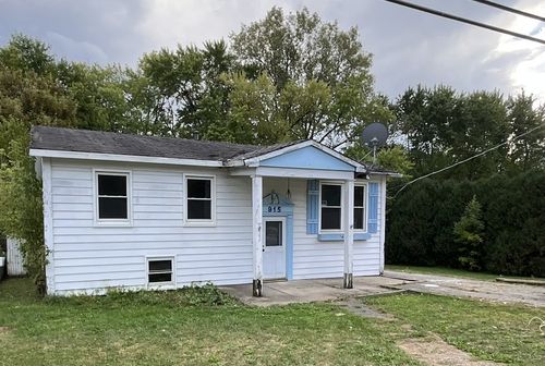 915 Mayfield Dr, Round Lake Beach, IL, 60073-2476 | Card Image