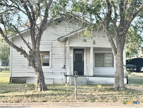 409 W Morris St, Yoakum, TX, 77995-3056 | Card Image