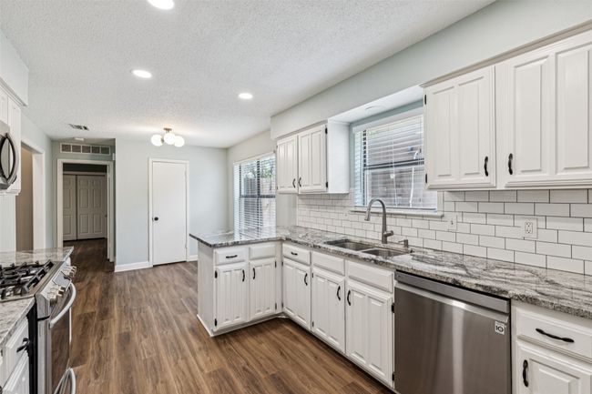 2613 Winterlake Dr, House other with 3 bedrooms, 2 bathrooms and null parking in Carrollton TX | Image 9