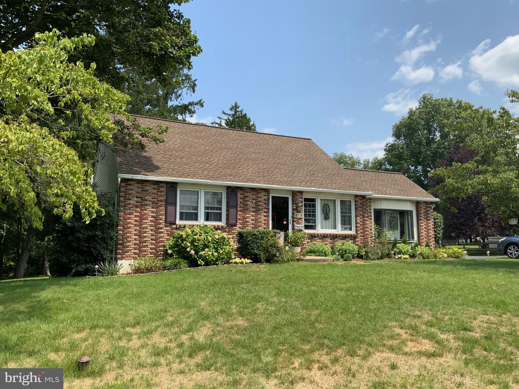 Dogwood Dr, Douglassville, PA 19518