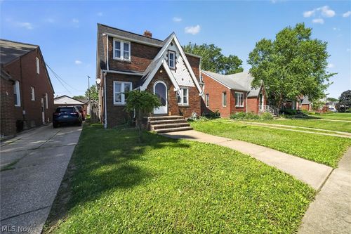 2902 Russell Ave, Parma, OH, 44134-1938 | Card Image