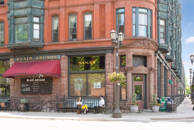 It's just a short 2 block to Nina's coffee shop and cafe, a neighborhood institution. | Image 32