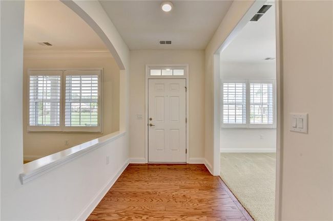 3411 Lindenridge Dr, Condo with 3 bedrooms, 3 bathrooms and null parking in Buford GA | Image 4