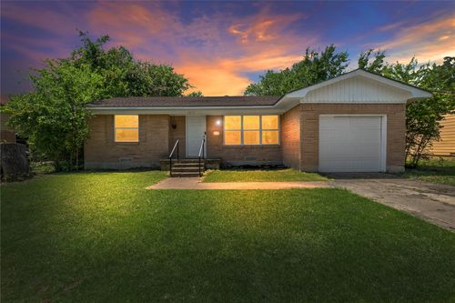 1813 Crescent St, Denton, TX, 76201-2543 | Card Image