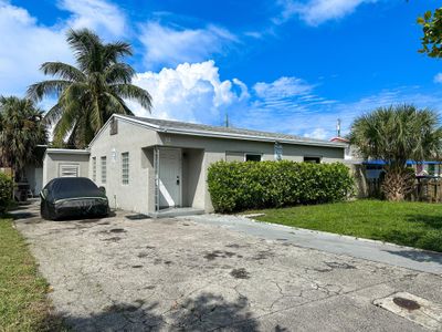 617 54th Street, House other with 2 bedrooms, 2 bathrooms and null parking in West Palm Beach FL | Image 2