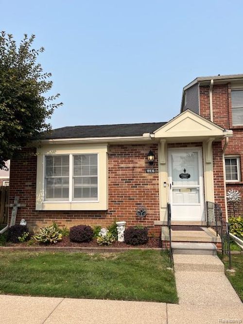 j-19936 N Great Oaks Cir, Clinton Township, MI, 48036-2433 | Card Image