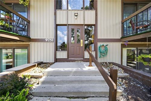 9751 Sunrise Blvd, North Royalton, OH, 44133-3474 | Card Image
