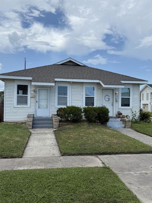 4004 Avenue S 1/2, Galveston, TX, 77550-8638 | Card Image