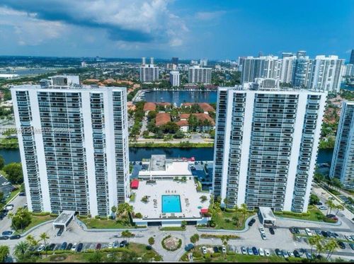 apt-105-3675 N Country Club Dr, Aventura, FL, 33180-1757 | Card Image