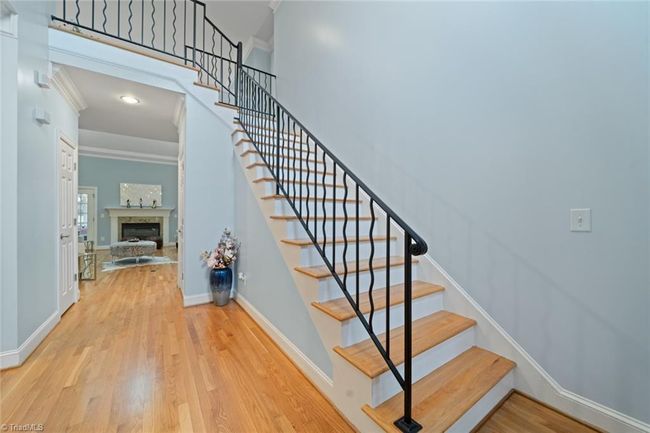 Foyer to living room | Image 6