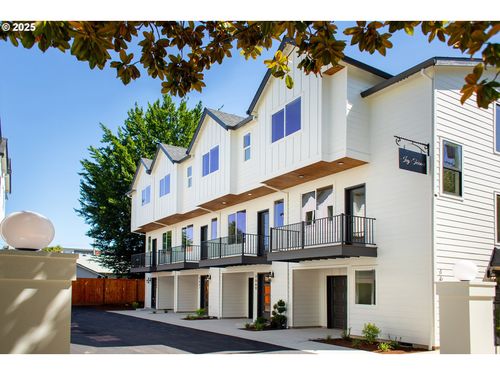 1667 Se Sherrett St, Portland, OR, 97202-7208 | Card Image