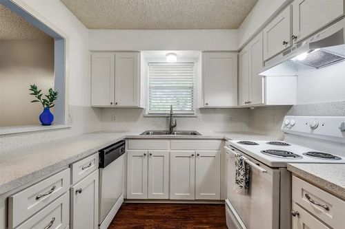 627 Texas St, Denton, TX, 76209-3255 | Card Image
