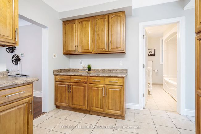 224 Brucedale Ave E, Home with 4 bedrooms, 2 bathrooms and 3 parking in Hamilton ON | Image 11