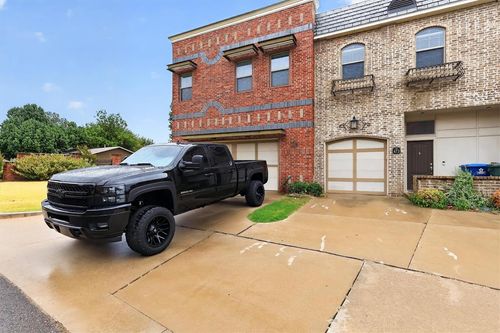 471 S Fretz Ave, Edmond, OK, 73003-5547 | Card Image