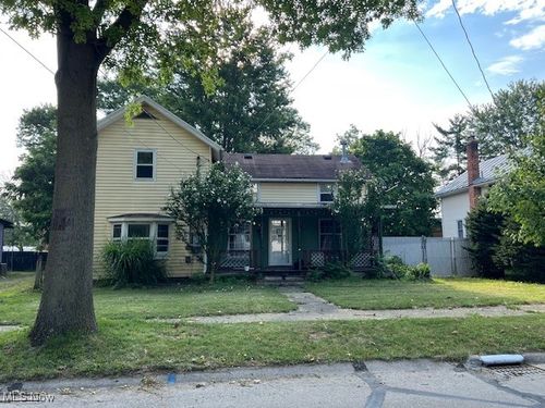 111 S Mill St, Wellington, OH, 44090-1255 | Card Image
