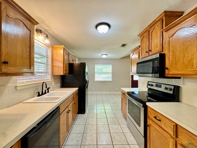 308 N Dogwood St, House other with 2 bedrooms, 2 bathrooms and null parking in Ore City TX | Image 11