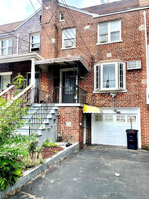 2944 Lurting Ave, Bronx, NY, 10469-4016 | Card Image