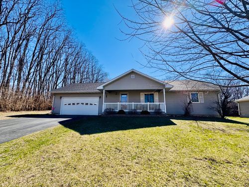 402 Woodside Pl, Dixon, IL, 61021-3909 | Card Image