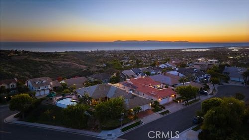 1 Jade Cv, Corona Del Mar, CA, 92625-1012 | Card Image