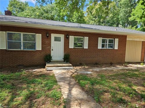 3298 Nc 89 Hwy E, Walnut Cove, NC, 27052-7939 | Card Image