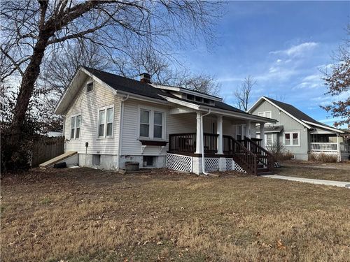 6415 Baltimore Ave, Kansas City, MO, 64113-1706 | Card Image