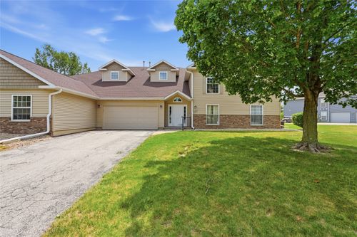 a-4320 Westchester Dr Ne, Cedar Rapids, IA, 52402-7011 | Card Image