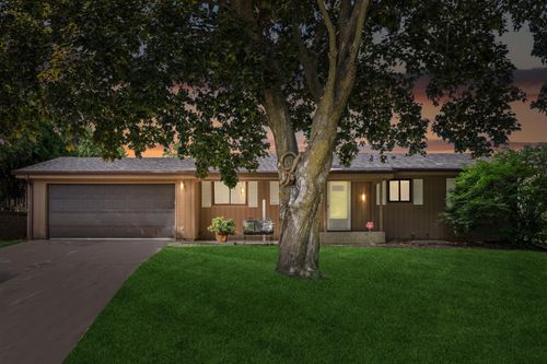 387 Iona Ln, Roseville, MN, 55113-2325 | Card Image