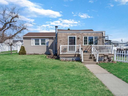 2 Hyannis Ct, East Rockaway, NY, 11518-2411 | Card Image