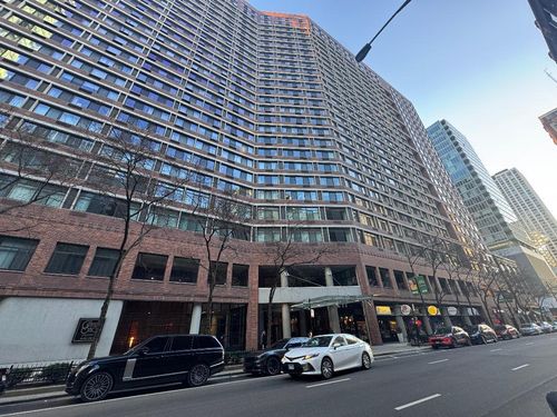 1514-211 E Ohio St, Chicago, IL, 60611-3233 | Card Image