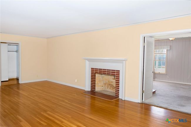 1307 N Main St, House other with 3 bedrooms, 2 bathrooms and null parking in Victoria TX | Image 5