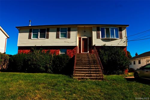 1095 Pinbrook Ct, Hempstead, NY, 11552 | Card Image