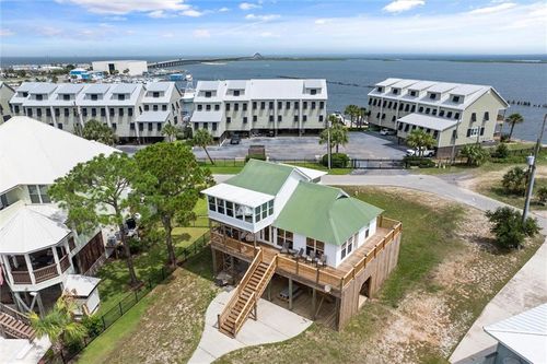 917 Delchamps Ave, Dauphin Island, AL, 36528-4405 | Card Image