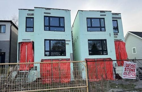 42 August Ave, Scarborough, ON, M1L3M9 | Card Image