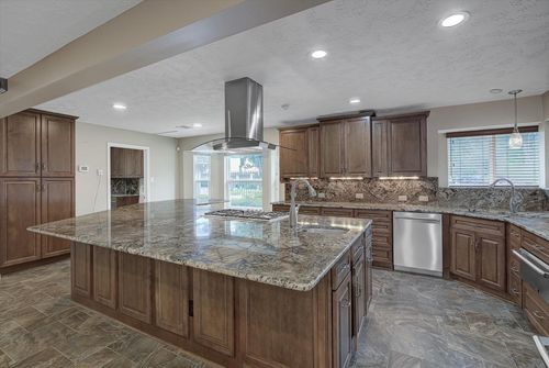 3002 Shadowdale Dr, Houston, TX, 77043-1315 | Card Image