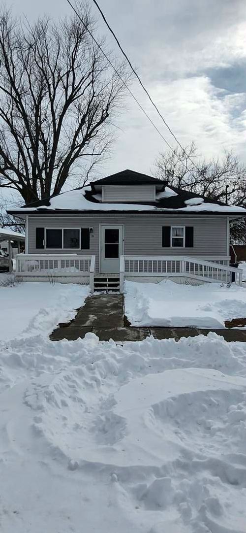 209 W Florence St, Sesser, IL, 62884-1520 | Card Image