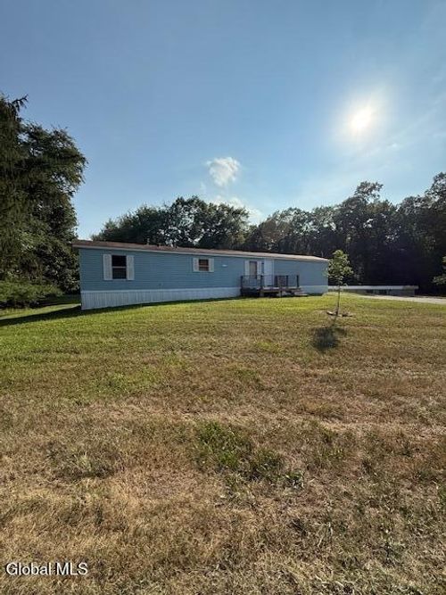 450 Lloyd Ln, Huntington, NY, 11743 | Card Image