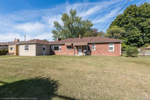 32297 Warren Rd, Garden City, MI, 48135-1725 | Card Image