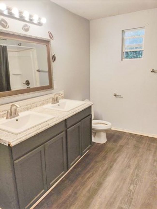 414 Future St, Home with 3 bedrooms, 2 bathrooms and null parking in Palestine TX | Image 4