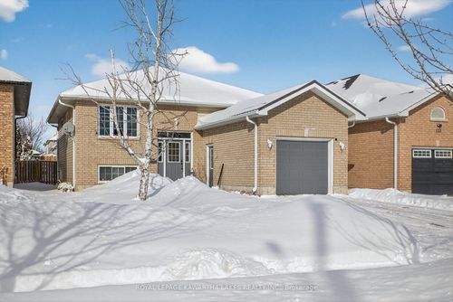 124 Mary St W, Lindsay, ON, K9V0B8 | Card Image