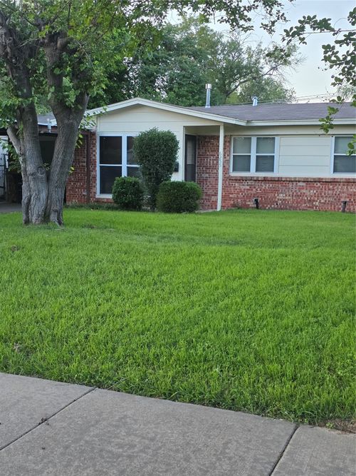 6255 Truman Dr, Fort Worth, TX, 76112-8041 | Card Image