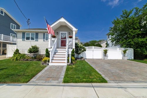 1 Court Street E, Hempstead, NY, 11518 | Card Image