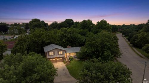 2013 Huntington Square, Manhattan, KS, 66503 | Card Image