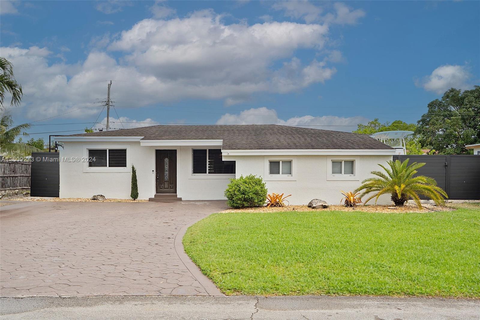 14th St, Pembroke Pines, FL 33023