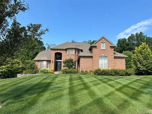 4906 Stonehenge Dr, Oakland Twp, MI, 48306-2601 | Card Image