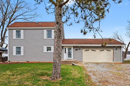 5225 Pine Dr, Jackson, MI, 49201-8476 | Card Image