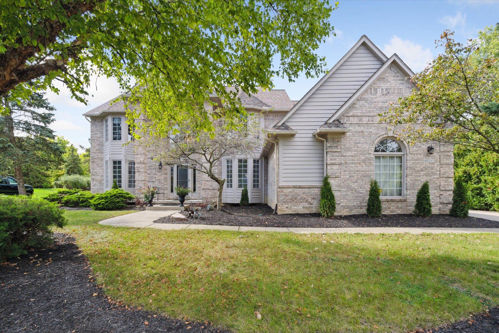 Deep Hollow Cir, Northville, MI 48168